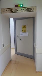 swing linac door2